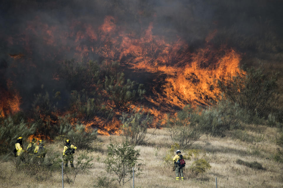 <p>Este incendio se une al que se produjo hace apenas 10 días en el cerro de San Miguel de Granada. (Photo by Carlos Gil Andreu/Getty Images)</p> 