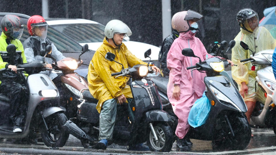 受西南風影響，彰化以南縣市今日有大雨。資料照片，廖瑞祥攝