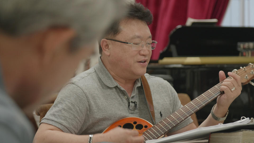 Pastor Young Ho Han singing for the weekly gathering of parents of Nanoom's residents. (Photo: HuffPost / Shirley Chan)