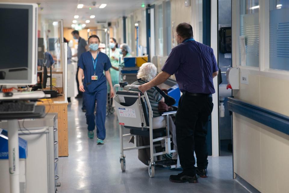 Οι δημόσιες υπηρεσίες όπως το NHS χρειάζονται περισσότερες επενδύσεις, λένε οι ακτιβιστές (PA Wire)