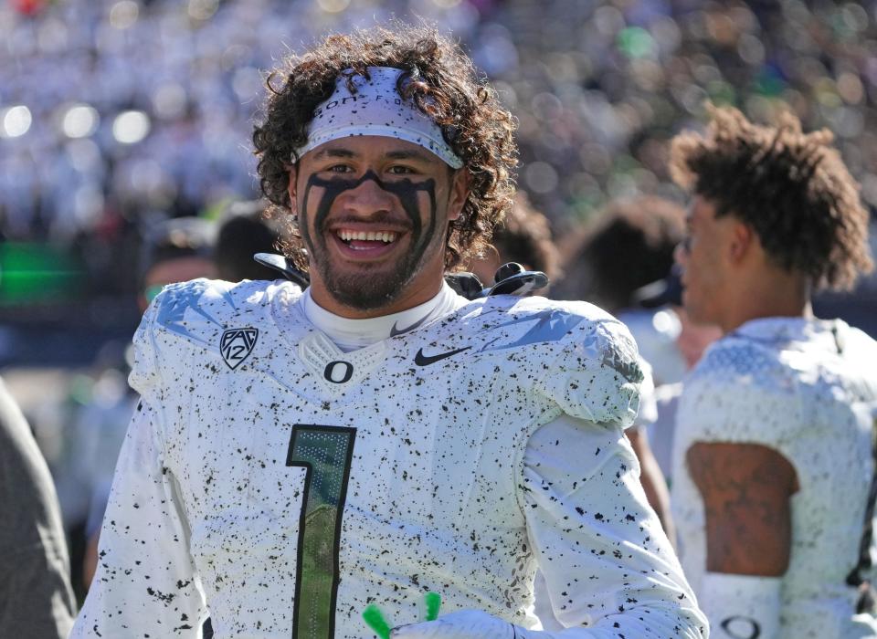 Oregon Ducks linebacker Noah Sewell during the the first half against the Colorado Buffaloes at Folsom Field in Boulder, Colo.