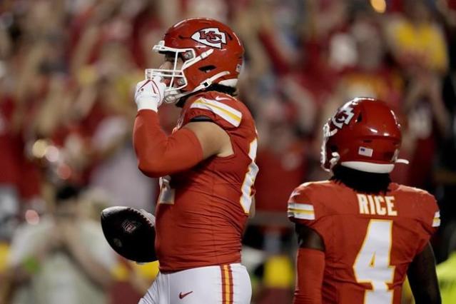 Kansas City Chiefs celebrate scoring a go-ahead touchdown in the