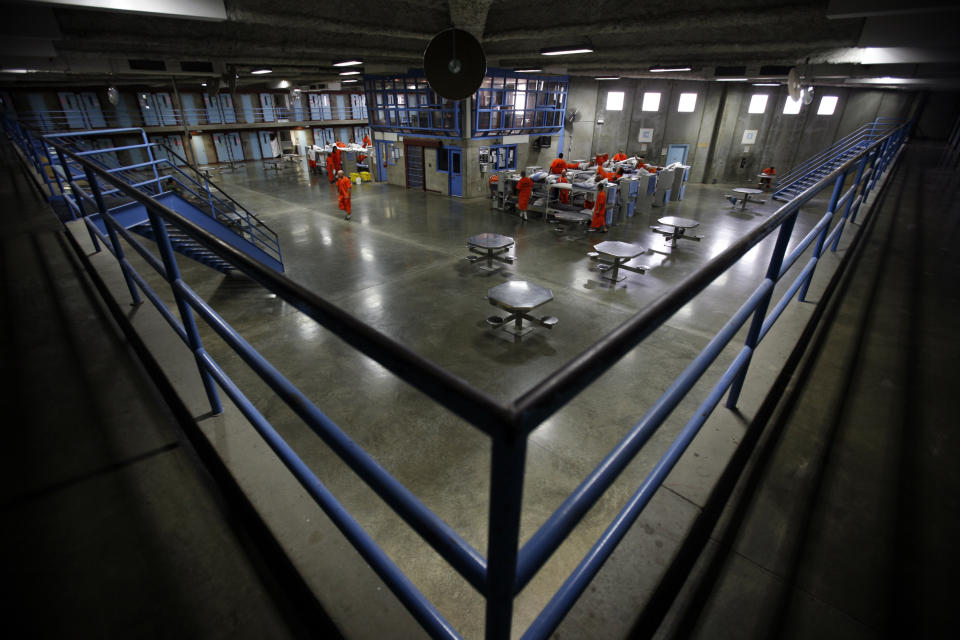 Prisoners at the Richard J. Donovan Correctional Facility in San Diego, California. Picture taken September 14, 2009. REUTERS/Mike Blake (UNITED STATES - Tags: CRIME LAW POLITICS)