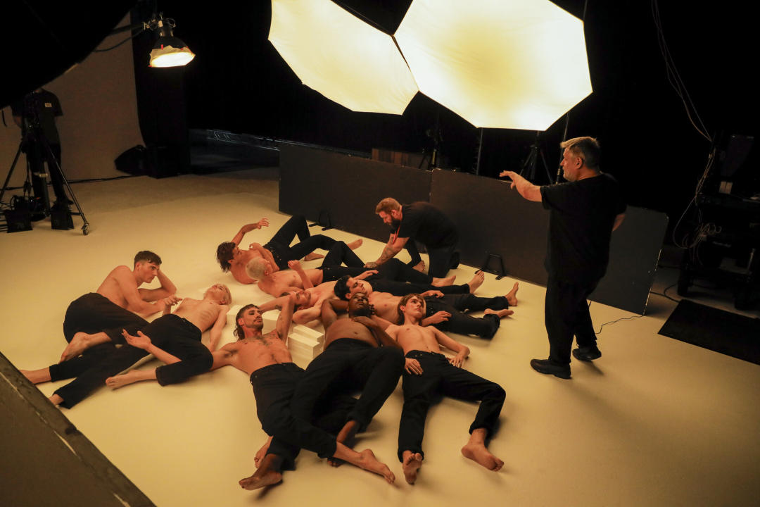 Franz, Felix, Pitzi, Marvin, Maximilian, Julian, Linus, Max und Aldin beim Shooting mit Rankin (Bild: ProSieben/Richard Hübner)