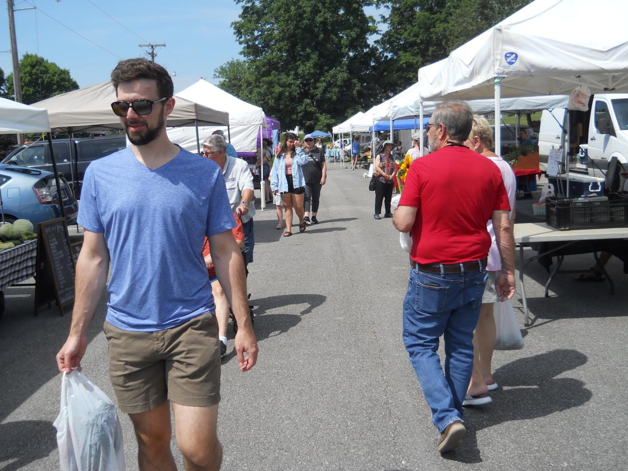 The popular Oak Ridge Farmers Market in the parking lot adjacent to Historic Jackson Square on Saturdays is one of the things that makes living in Oak Ridge enjoyable. The 2020 U.S. Census figures show that Oak Ridge's population grew by 7.1% or 2,072 residents since the 2010 Census for a total population of 31,402.