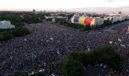 Thousands of Romanians joined an anti-government rally in the capital Bucharest, Romania August 10, 2018. Inquam Photos/Octav Ganea via REUTERS