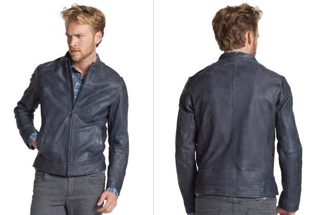 Auch Lederjacken dürfen mal blau machen, wenn sie so stylisch herüberkommen wie dieses Modell von Hugo Boss (über hugoboss.com, ca. 500€). Bikerstil, allerlei Absteppungen an Bund und Armen – dieses Trendstück ist alltags- und partytauglich. (Bilder: Hugo Boss)