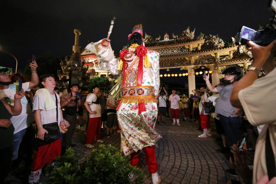 雙連社范謝將軍神將的頭飾仿照古時捕快裝扮為其特色。圖/陳賜哿攝