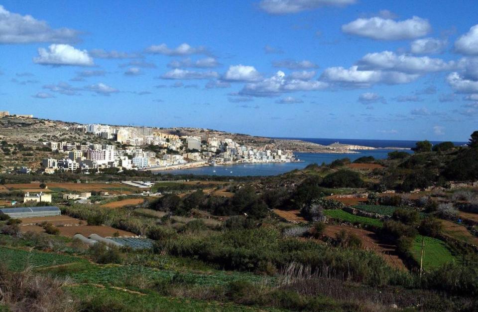 Vista de los alrededores de la playa de San Pablo, al norte de Malta.