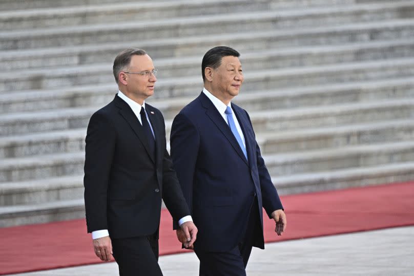 Le président chinois Xi Jinping, à droite, et le président polonais Andrzej Duda assistent à la cérémonie de bienvenue à Pékin, lundi 24 juin 2024.