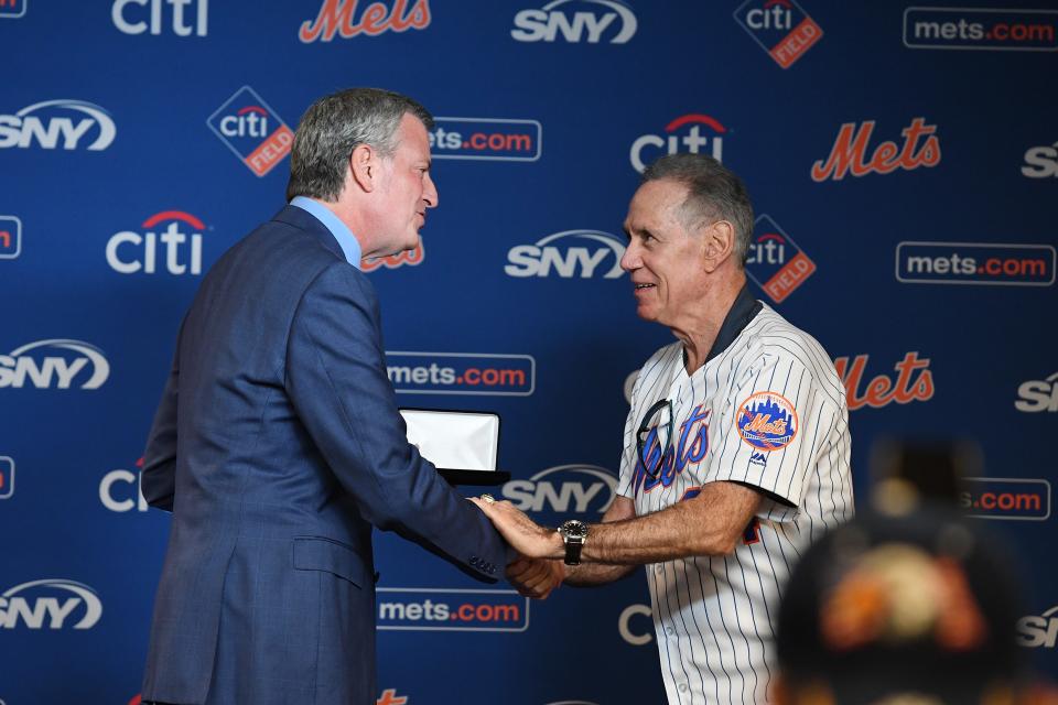 New York City Mayor Bill de Blasio presents Art Shamsky of the 1969 Mets championship team with a key to the city as part of the Mets' 1969 50th Anniversary Celebration before the start of a game against the Braves at Citi Field on Saturday, June 29, 2019. 