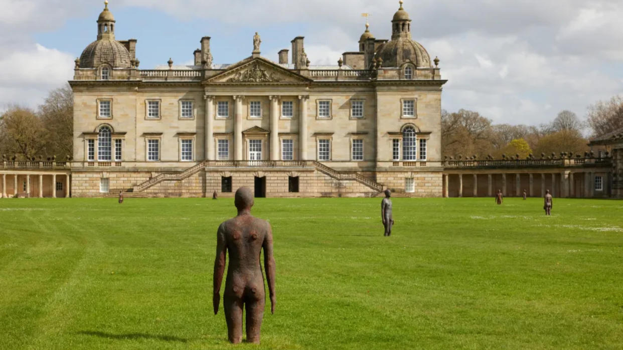  Cast-iron figures by Antony Gormley in the exhibit 'Time Horizon' at Houghton Hall, Norfolk. 