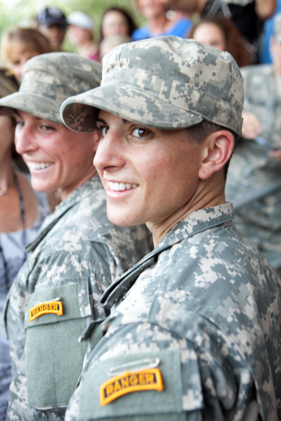 Capt. Kristen Griest (R) and 1st Lt.  Shaye Haver (L). (Jessica McGowan / Getty Images)