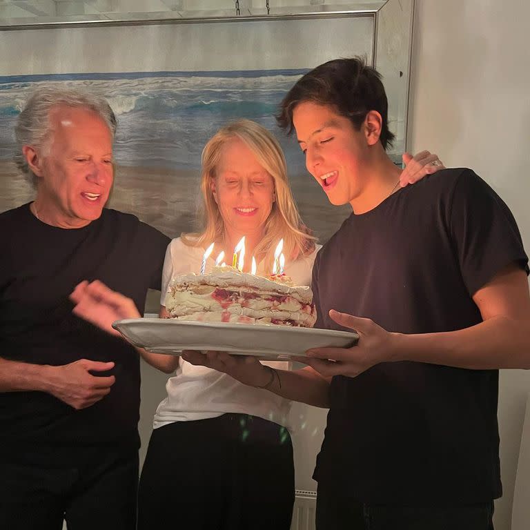 Cecilia Bolocco, José Patricio Daire y Máximo Menem celebrando el cumpleaños de la ex Miss Universo