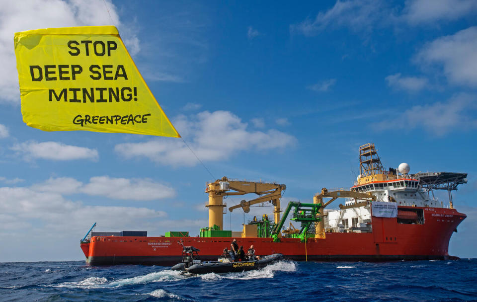 2021年，綠色和平於太平洋向海底採礦業者 Global Sea Mineral Resources（GSR）倡議，要求停止破壞海洋。