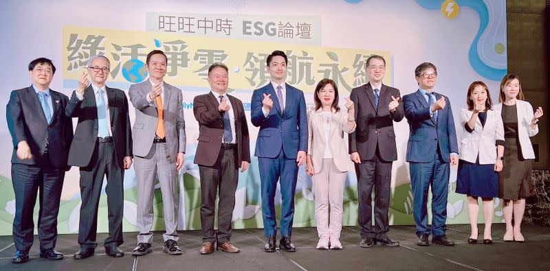 台北市長蔣萬安(圖中)、台灣房屋集團總裁彭培業(左三)等貴賓,皆出席ESG論壇,分享ESG永續理念(圖-台灣房屋)