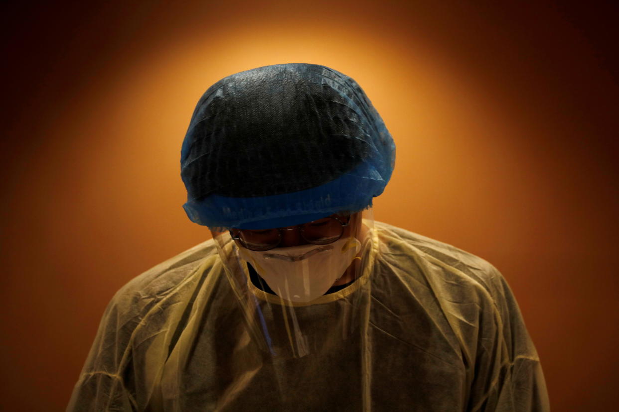 A healthcare worker is pictured at a swabbing station during the coronavirus disease (COVID-19) outbreak in Singapore January 25, 2021. REUTERS/Edgar Su     TPX IMAGES OF THE DAY