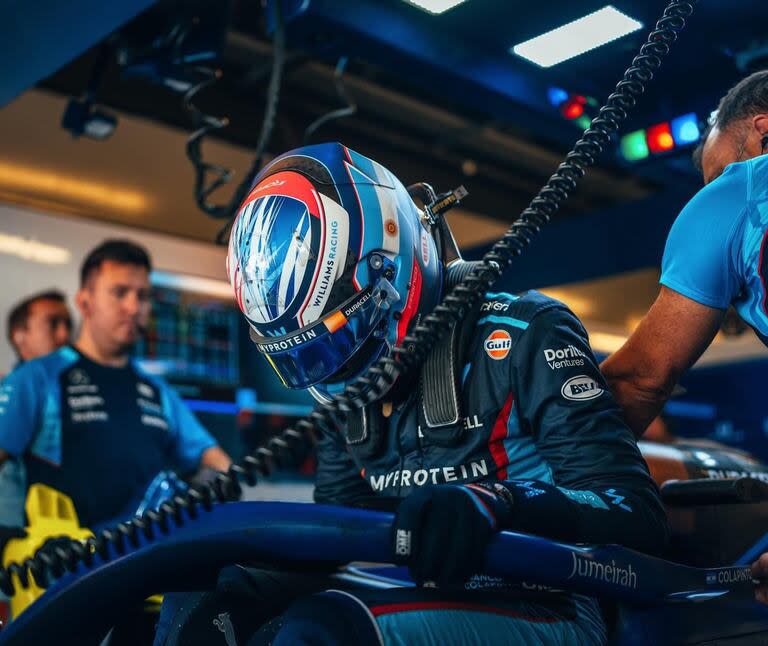 Franco Colapinto probó un Williams de Fórmula 1 en Silverstone este viernes, y este sábado afrontará la carrera sprint de Fórmula 2 en el autódromo inglés.