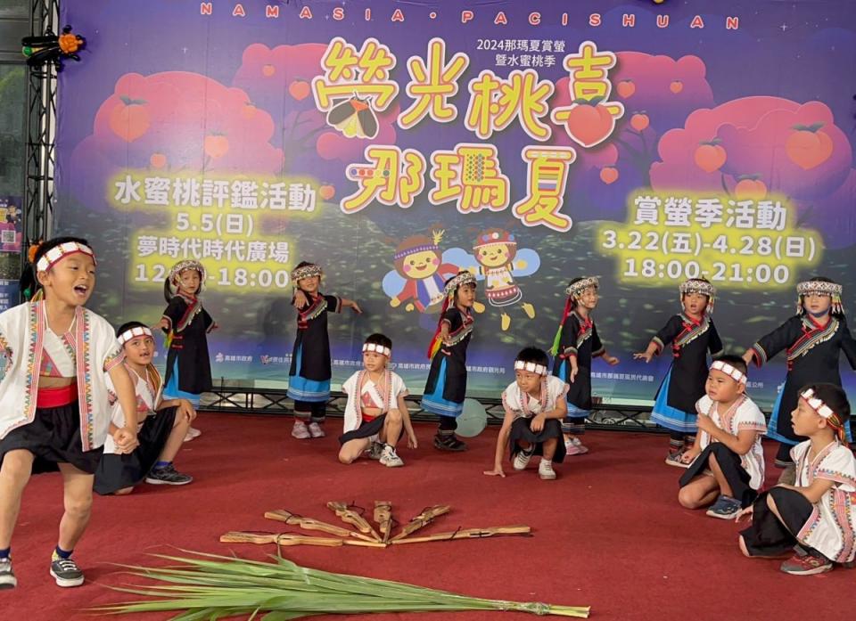 布農族小朋友的傳統歌舞，歡迎遊客到那瑪夏「賞螢」。（圖：主辦單位提供）