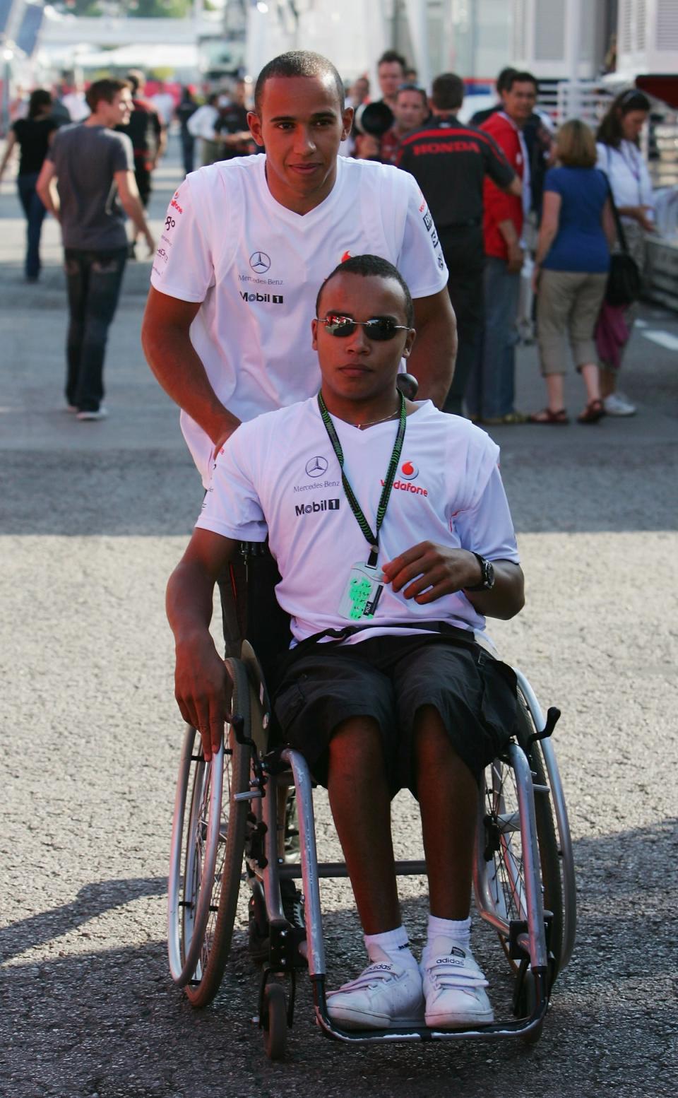 Nic iba en silla de ruedas cuando Lewis corrió por primera vez en la F1, pero ahora ya no la usa (Getty)