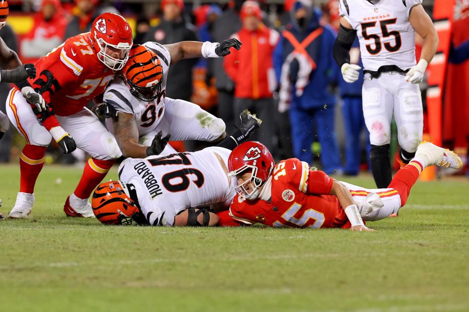 KANSAS CITY, MISSOURI - JANUARY 29: Sam Hubbard #94 of the Cincinnati Bengals recovers a fumble by Patrick Mahomes #15 of the Kansas City Chiefs during the third quarter in the AFC Championship Game at GEHA Field at Arrowhead Stadium on January 29, 2023 in Kansas City, Missouri. (Photo by Kevin C. Cox/Getty Images)