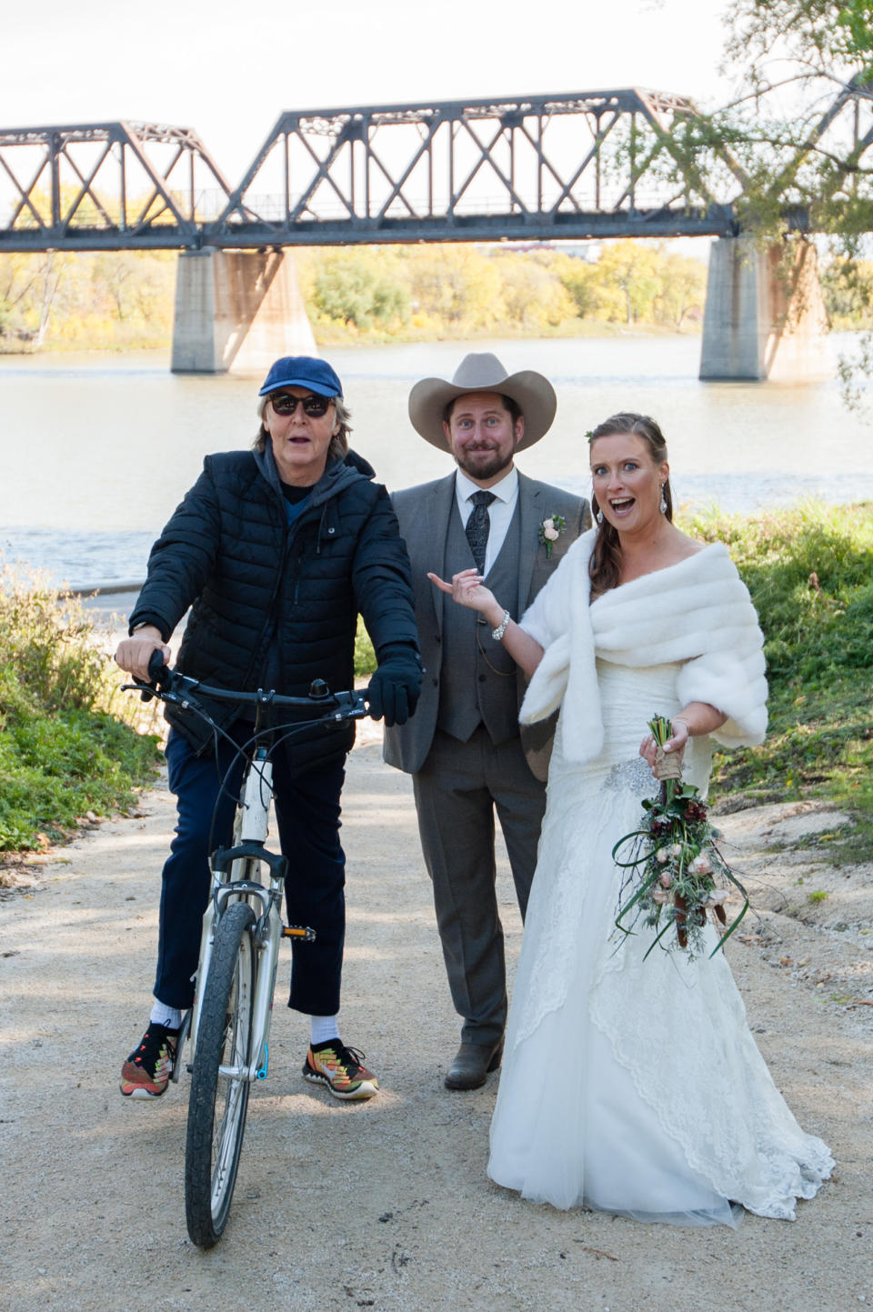 <span>Jen Roscoe, 39, and her new husband, Steve Gregg, 38, were posing for their wedding photos. </span>Photo: Supplied/madixphotography