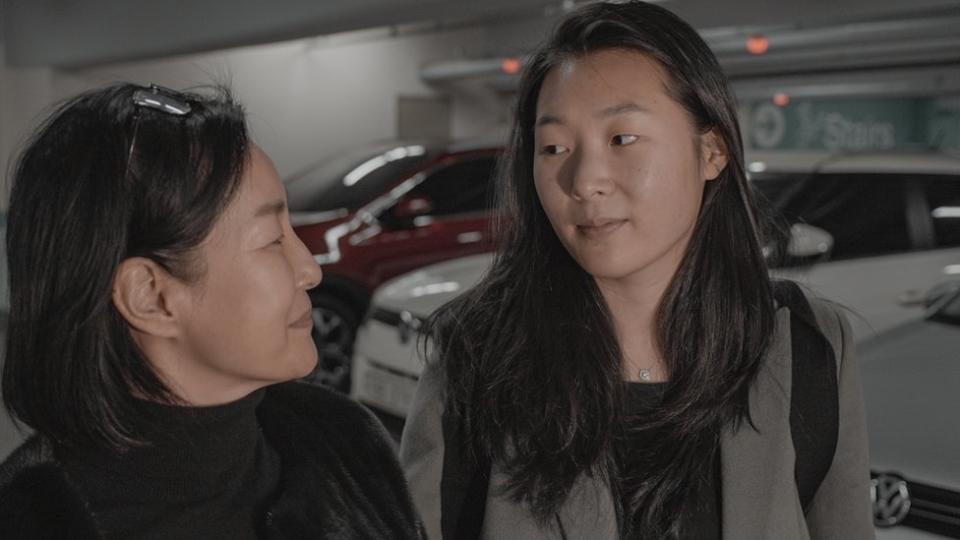 Chung Eun-jung, de 55 años, y su hija Park Young-seo, de 27, dijeron que los espacios de estacionamiento las habían hecho sentir más seguras.