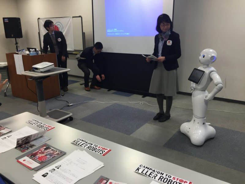 Pepper機器人加入反對殺手機器人的活動（圖／Campaign to stop Killer Robot）