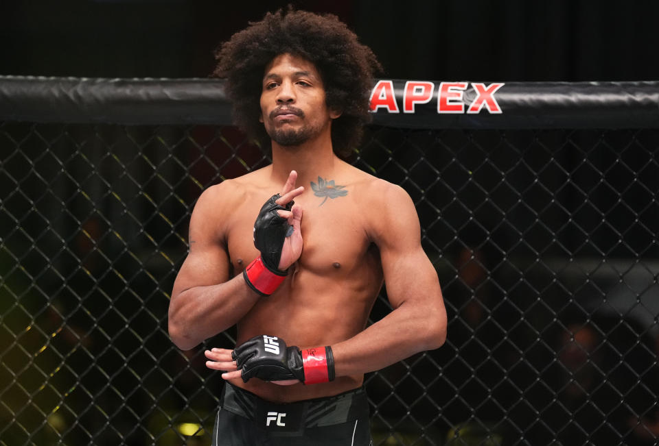 LAS VEGAS, NEVADA - DECEMBER 17: Alex Caceres prepares to fight Julian Erosa in a featherweight fight during the UFC Fight Night event at UFC APEX on December 17, 2022 in Las Vegas, Nevada.  (Photo by Chris Unger/Zuffa LLC)