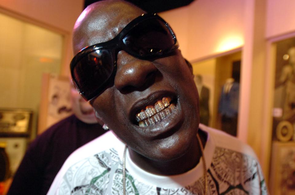 Crunchy Black Showing Grill