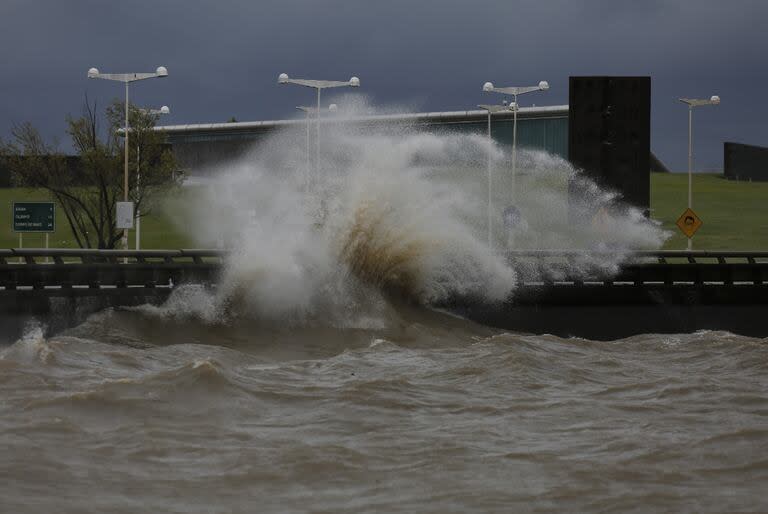 El Servicio de Hidrografía Naval anunció la crecida del Río de la Plata a partir de la noche del viernes y durante la madrugada del sábado
