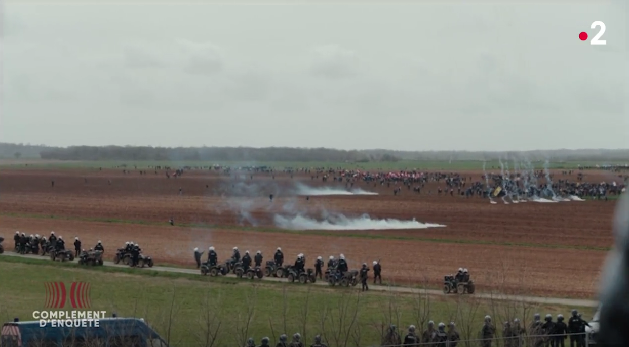 Ce reportage de « Complément d’enquête », diffusé sur France 2 le 6 avril, contredit la version officielle sur les violences à Sainte-Soline.