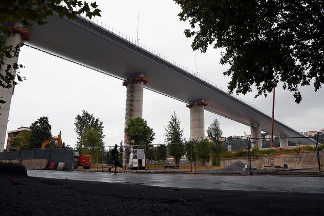 <p>Le nouveau pont autoroutier de Gênes, en Italie. </p>