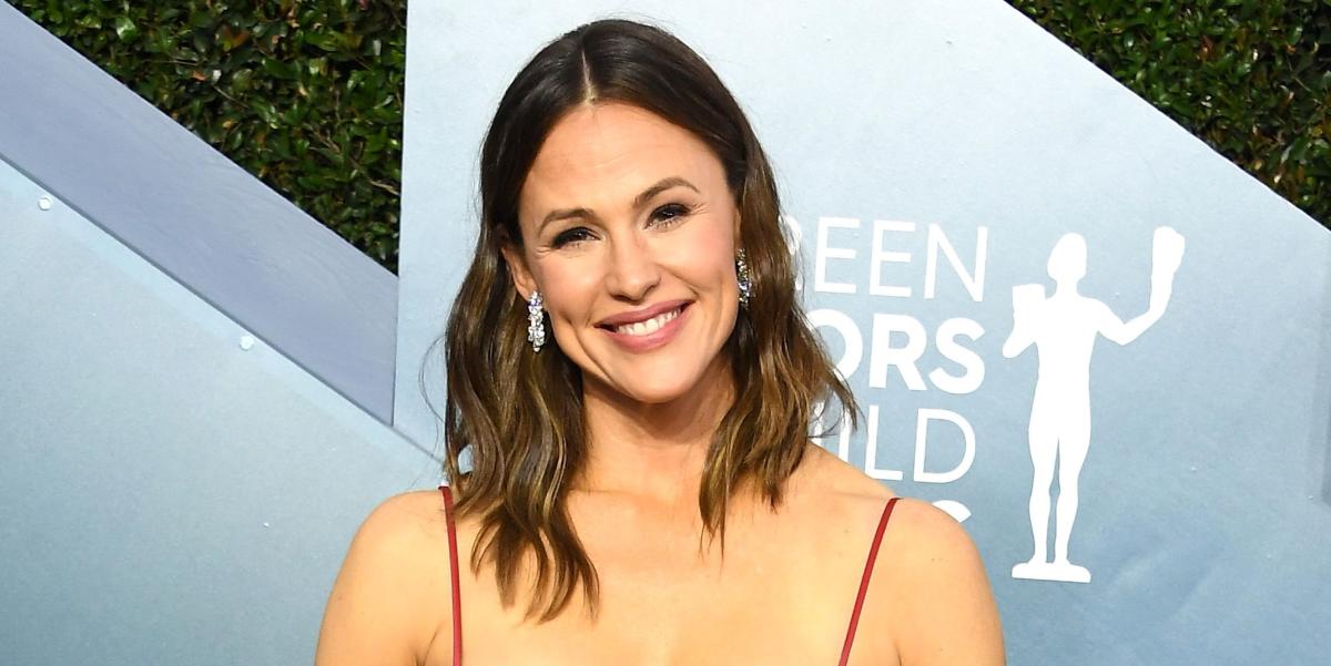 Jennifer Garner Shares the One Skincare Product She 'Can't Live Without