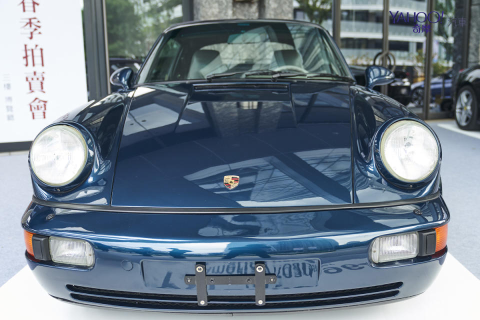 Porsche 964一體化的大保險桿設計，是這個車款最明顯的特色