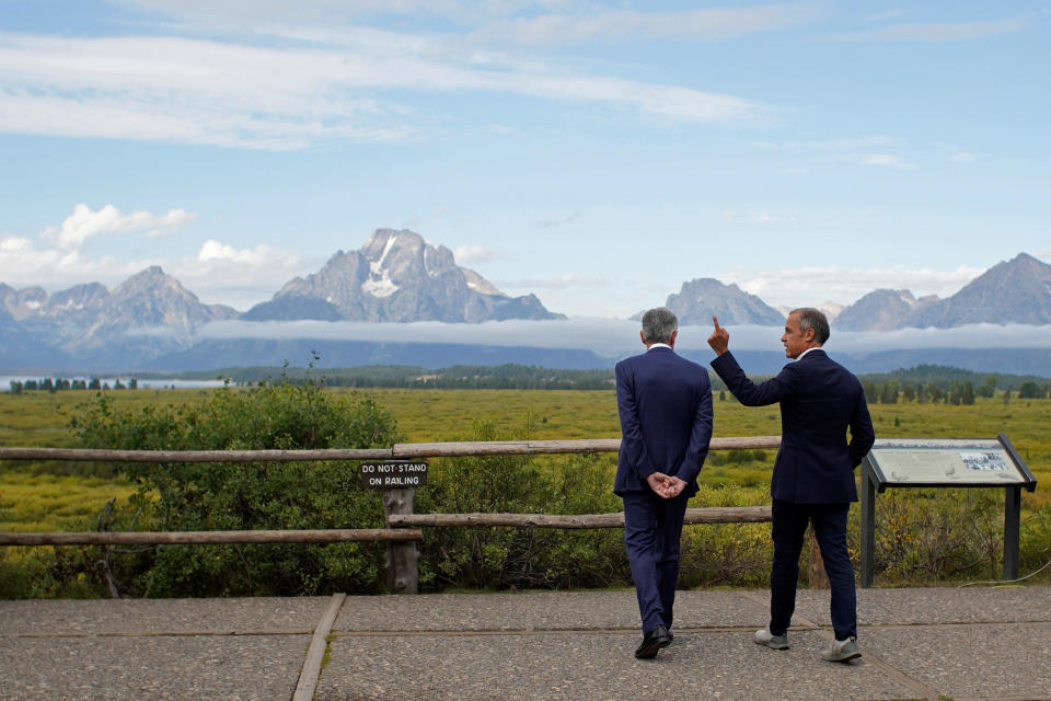 U.S. Fed Chair Jerome Powell and Governor of the Bank of England Mark Carney chat during the three-day "Challenges for Monetary Policy" conference in Jackson Hole, Wyoming, U.S., August 23, 2019.  REUTERS/Jonathan Crosby     TPX IMAGES OF THE DAY