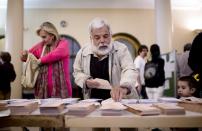 Voters choose their ballots in Spain's municipal and regional elections at a polling station in Madrid on May 24, 2015