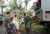 <p>Soldiers assist residents to board a military truck as they prepare to depart to the evacuation center after Mayon volcano erupted anew, in Padang town, Albay province, Philippines, Jan.16, 2018. (Photo: Stringer/Reuters) </p>
