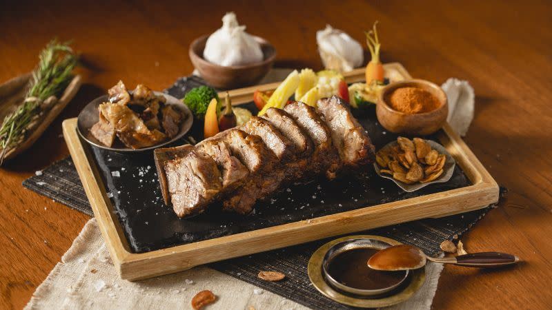 慕軒飯店 GUSTOSO 16oz帶骨牛小排。（圖／業者提供）