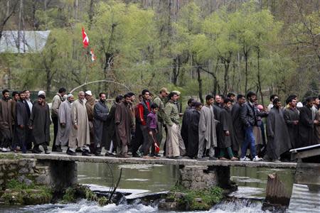 Supporters of Kashmir's ruling National Conference (NC) party cross a bridge after attending an election campaign by Kashmir's chief minister Omar Abdullah (not pictured) in Qazigund, south of Srinagar April 16, 2014. Around 815 million people have registered to vote in the world's biggest election - a number exceeding the population of Europe and a world record - and results of the mammoth exercise, which concludes on May 12, are due on May 16. REUTERS/Danish Ismail