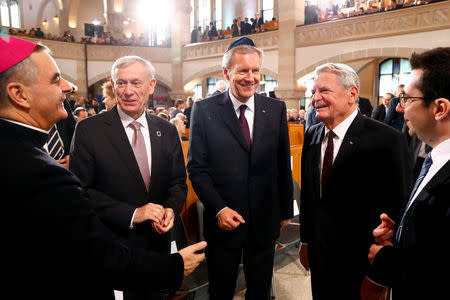 Former German Presidents, Horst Koehler, Christian Wulff and Joachim Gauck are seen before a ceremony to mark the 80th anniversary of Kristallnacht, also known as Night of Broken Glass, at Rykestrasse Synagogue, in Berlin, Germany, November 9, 2018. REUTERS/Fabrizio Bensch