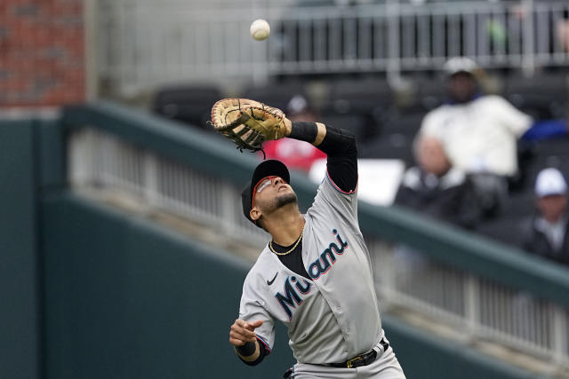 Marlins rally in ninth, stun Braves 5-4 to avoid sweep