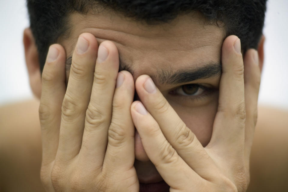 El malestar por ojos secos a menudo te vuelve más sensible a la luz.