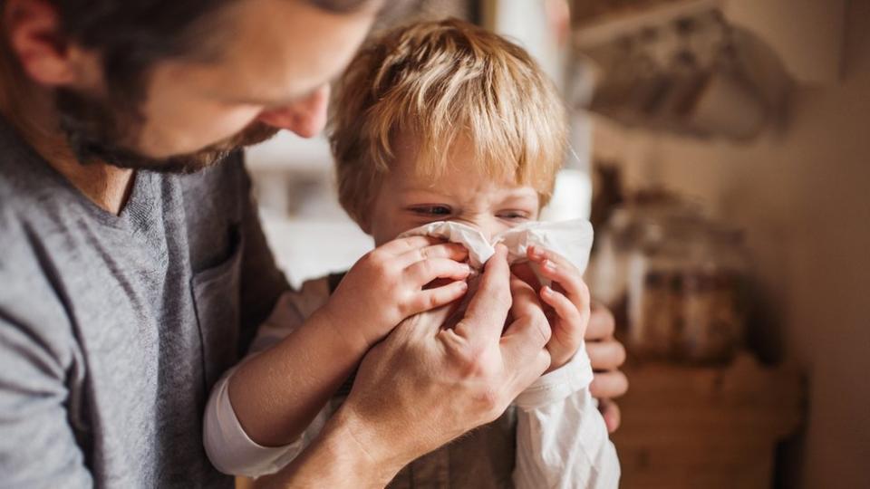 Niño con gripe