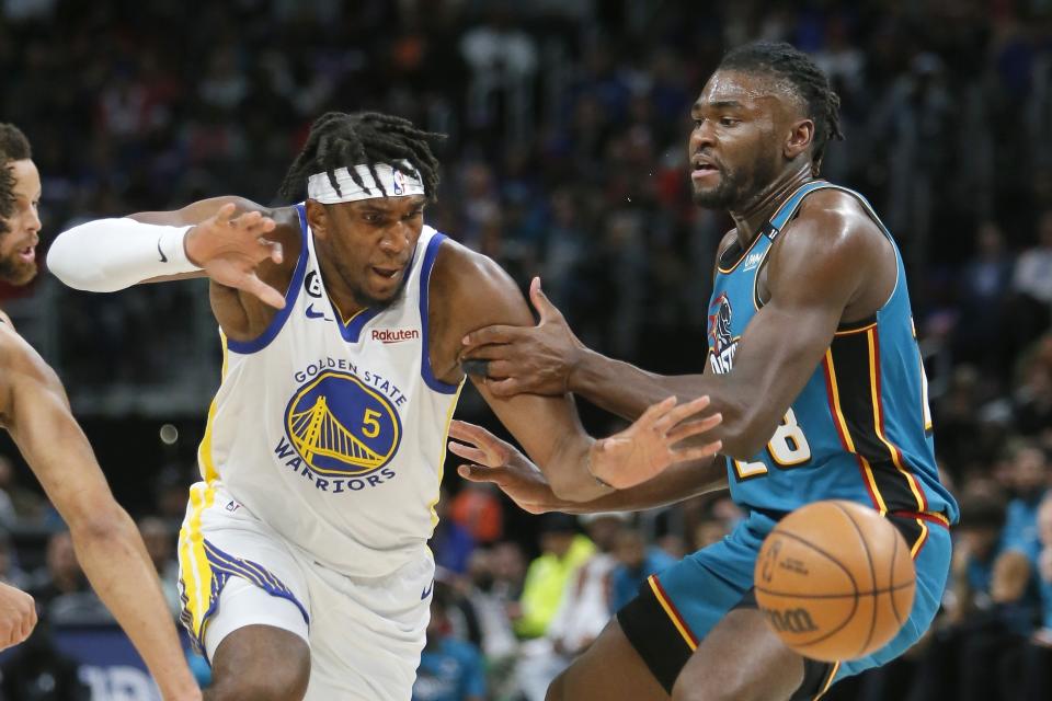 Golden State Warriors center Kevon Looney (5) looses the ball against Detroit Pistons center Isaiah Stewart (28) during the first half of an NBA basketball game Sunday, Oct. 30, 2022, in Detroit. (AP Photo/Duane Burleson)