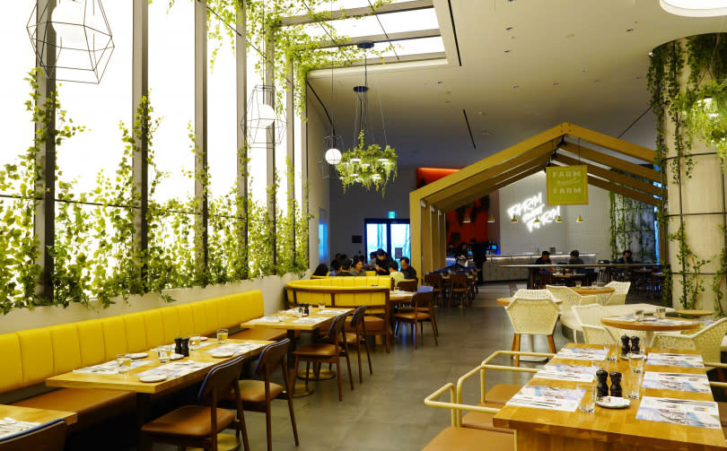 花園餐廳「Garden Farm Café」充滿綠意裝飾，讓人像是在森林中用餐。（圖／魏妤靜攝）