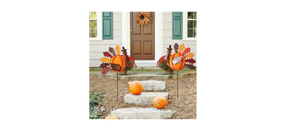 2 outdoor Thanksgiving turkey decorations on metal stakes