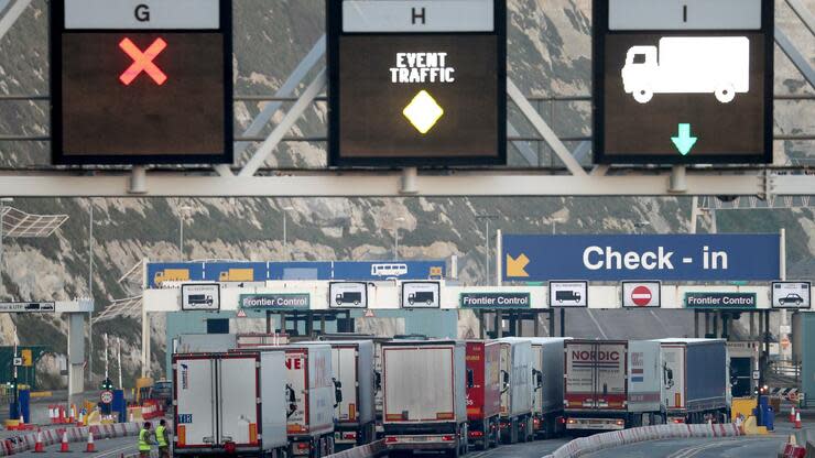 In Dover setzen die meisten Lastwagen über den Ärmelkanal über. Foto: dpa