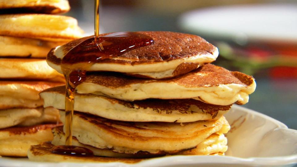 pancakes with maple syrup