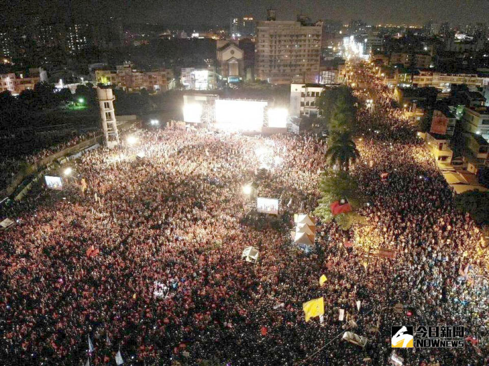 ▲韓國瑜 26 日在鳳山舉辦造勢晚會， 5 萬名支持者擠爆現場。（圖／韓國瑜競選團隊提供）